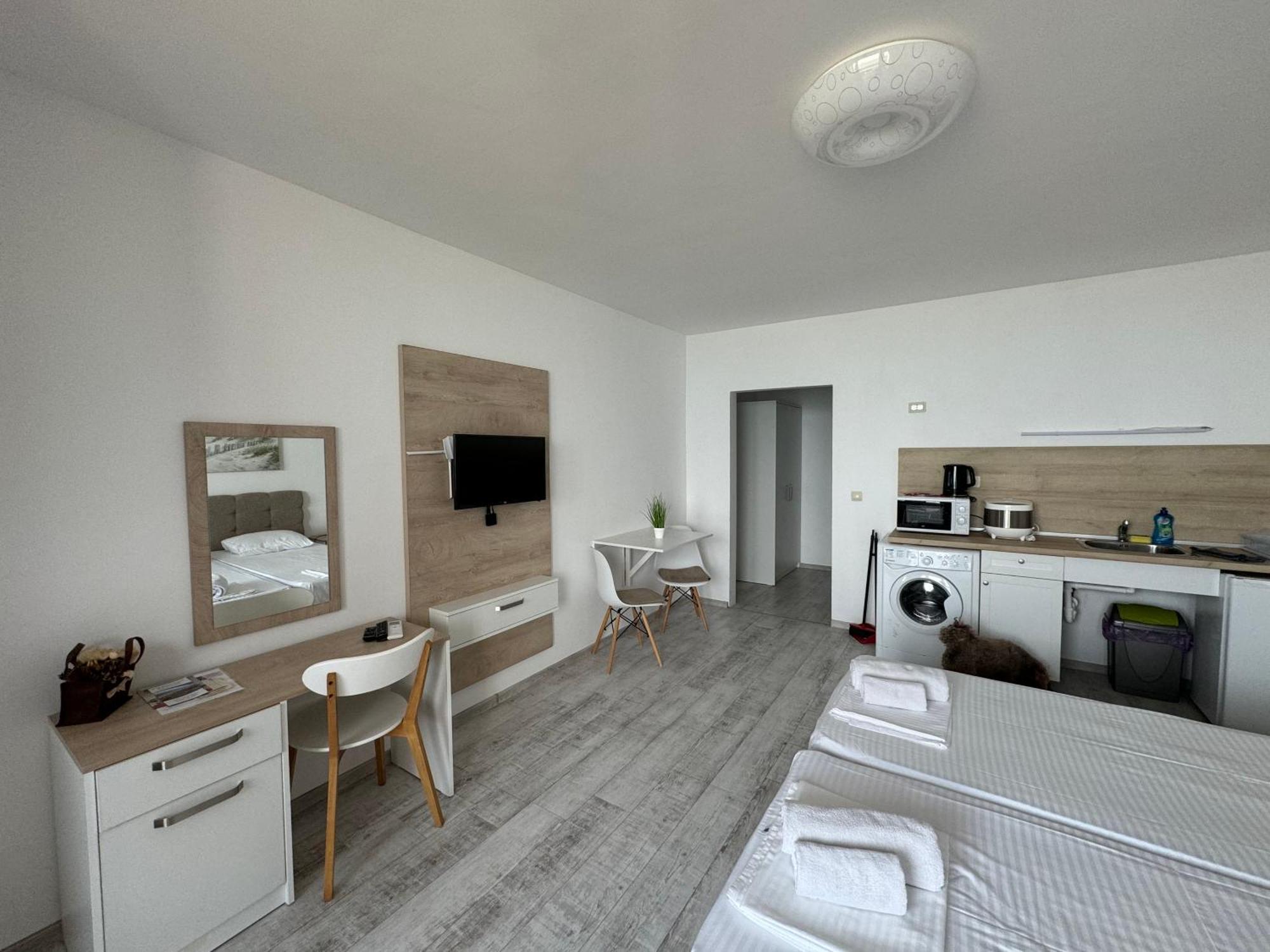 Апартаменти За Гости "Екатерина" Guest Apartments "Ekaterina" Burgas Exteriör bild